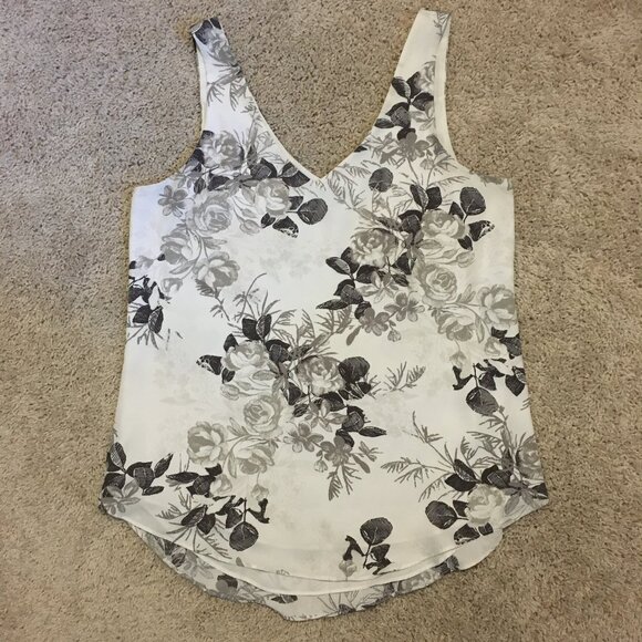 RW&CO. Black and White Rose Floral Print Sleeveless Bilayer Blouse - Picture 12 of 15